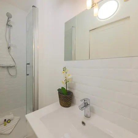 Opera District Comfortable Retreat Apartment *
